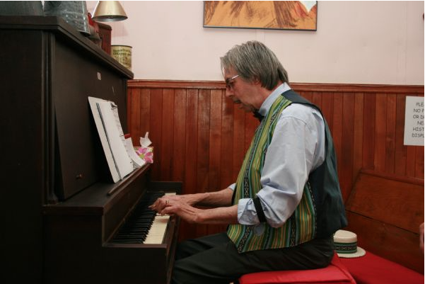<div class="text-large">Chisholm Photo</div>